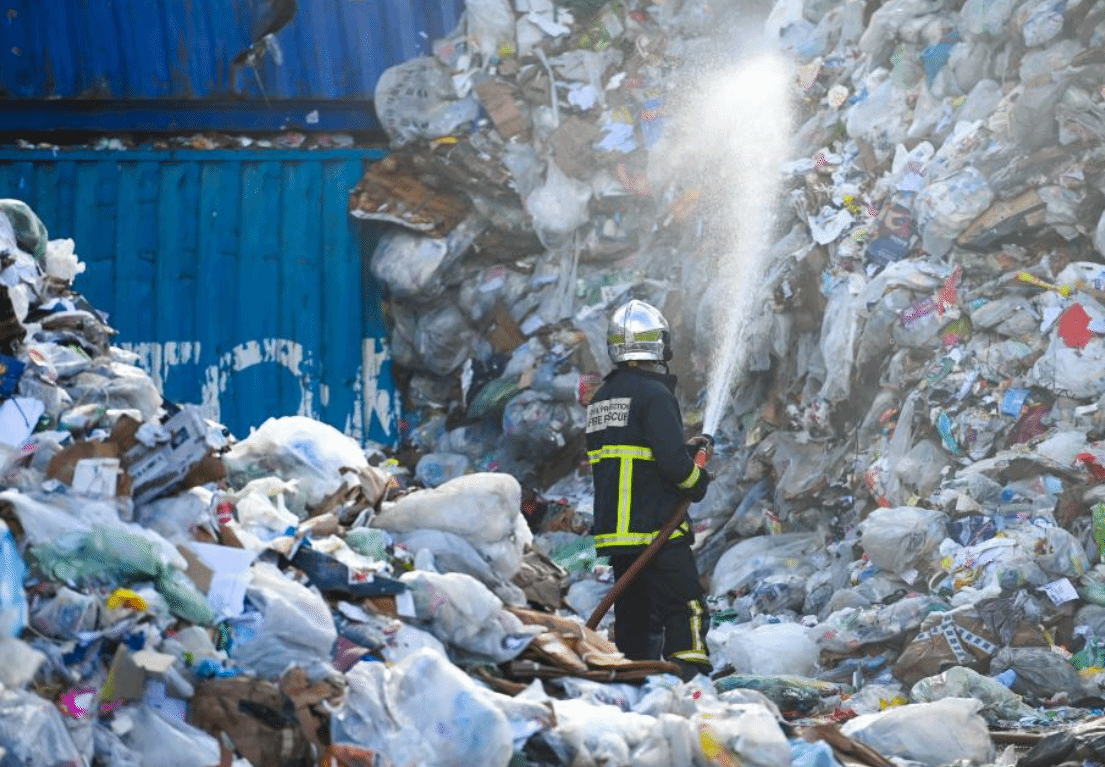 马耳他一垃圾处理中心着火